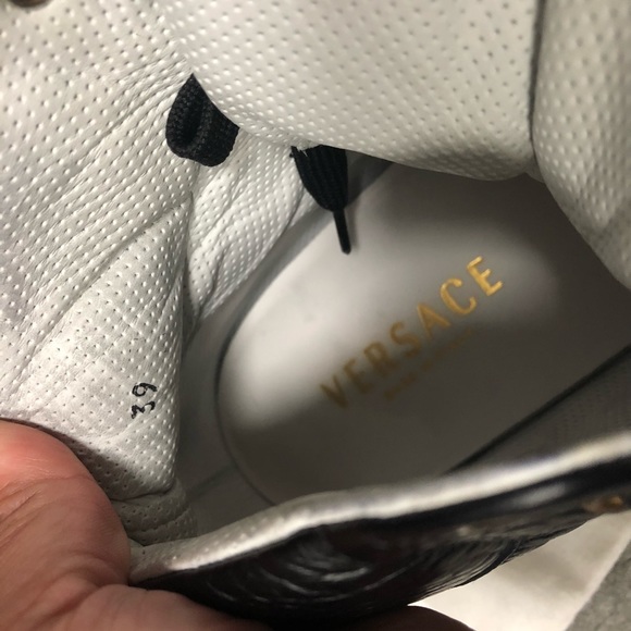Men’s Versace sneakers- size 39 - Picture 6 of 6